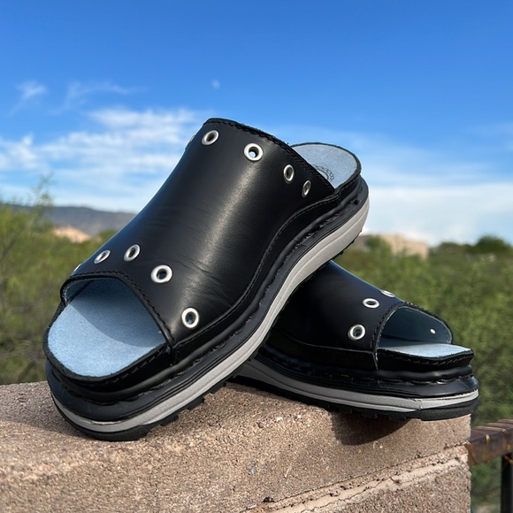 New Dr. Martens Silver Gromet Cut Out Black Vintage 90’s Chunky Slides Sandals - Picture 6 of 17